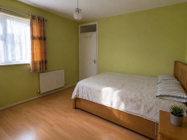Apartment for rent in Marks Gate, Greater London
