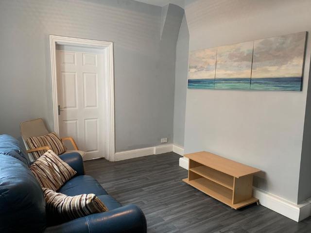 House for rent in Calderstones