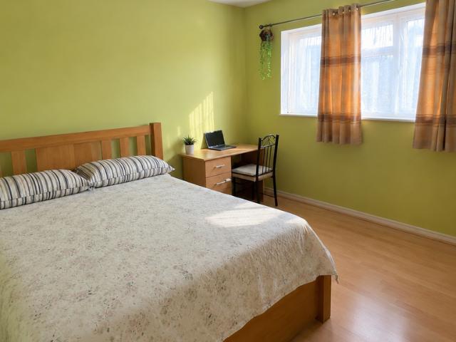 Apartment for rent in Marks Gate, Greater London