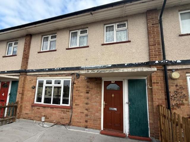 Apartment for rent in Marks Gate, Greater London