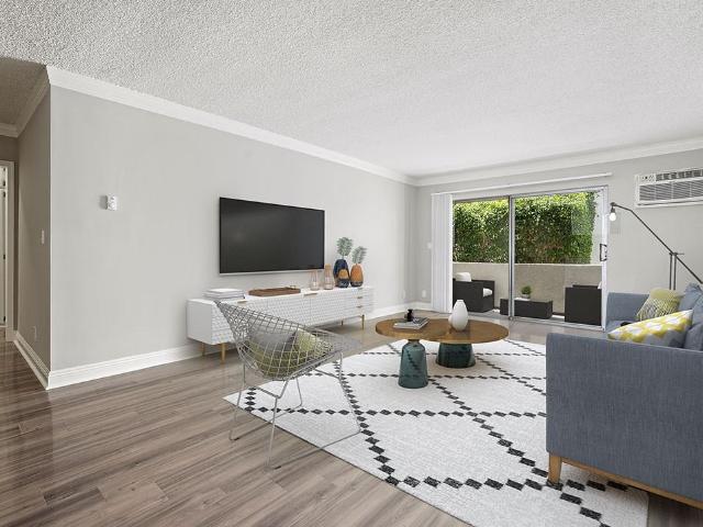 Apartment for rent in Canoga Park, California