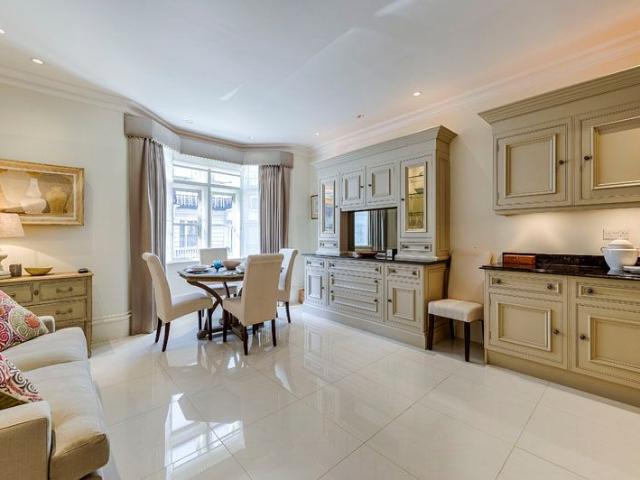 Apartment for rent in Brompton, Greater London