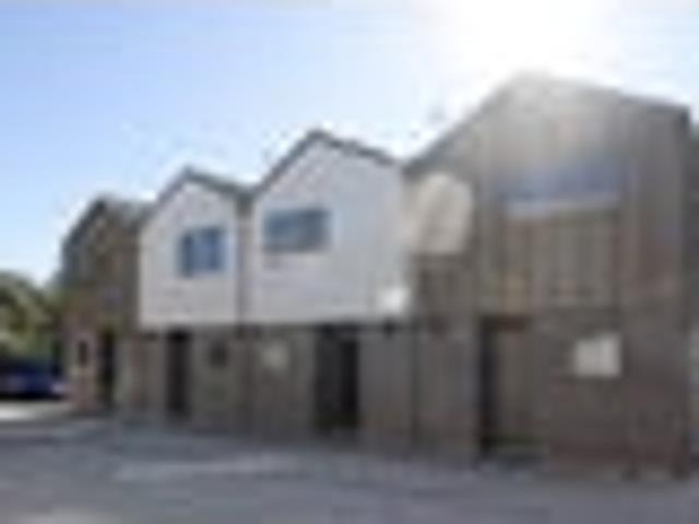 Townhouse for sale in Chaslands, Canterbury