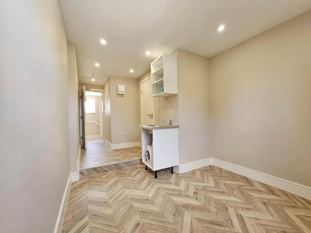 Studio for rent in London Borough of Ealing, Greater London