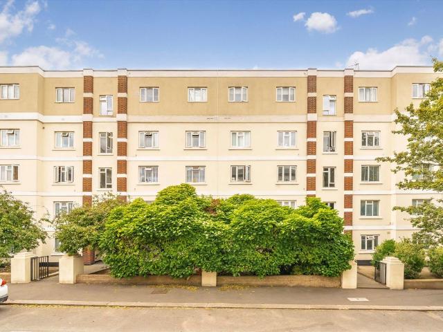 Apartment for rent in London Borough of Ealing, Park Royal
