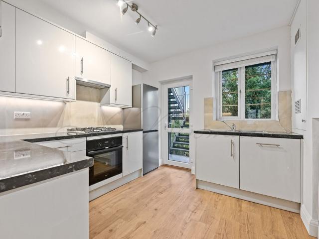 Apartment for rent in London Borough of Ealing, Park Royal