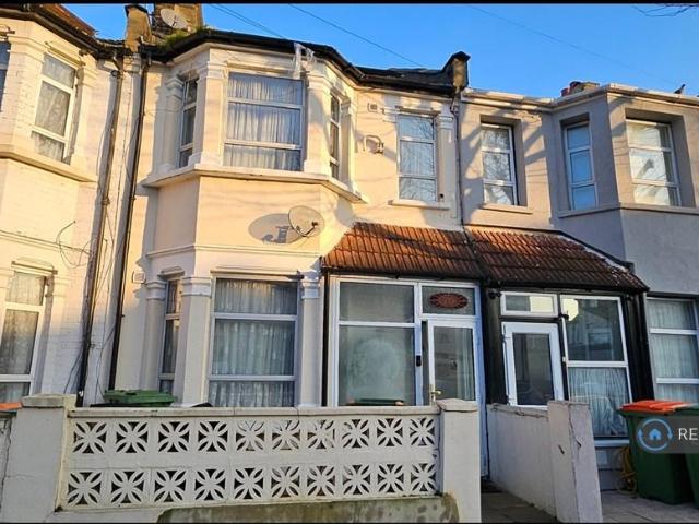 House for rent in London Borough of Newham, Greater London