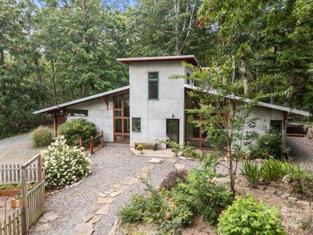 House for sale in Fairview