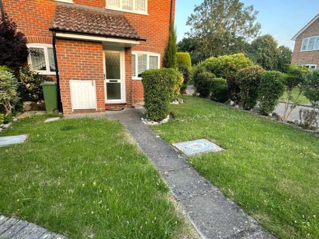 House for rent in Heol-las, Surrey