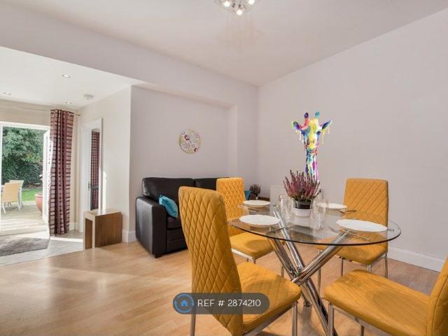 Room for rent in Whitton, Greater London