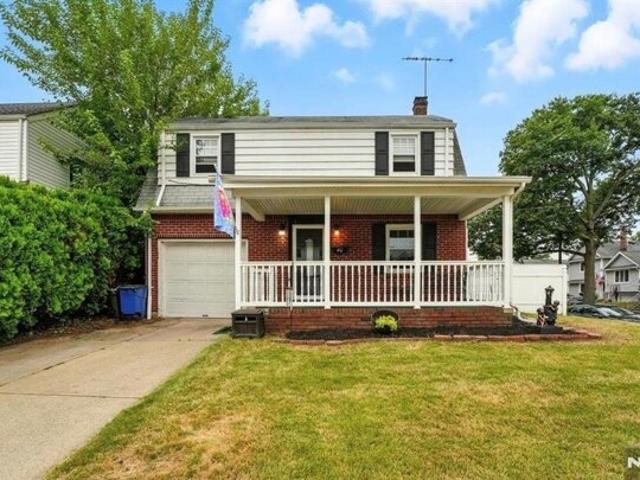 House for sale in Elmwood Park House for sale in Elmwood Park