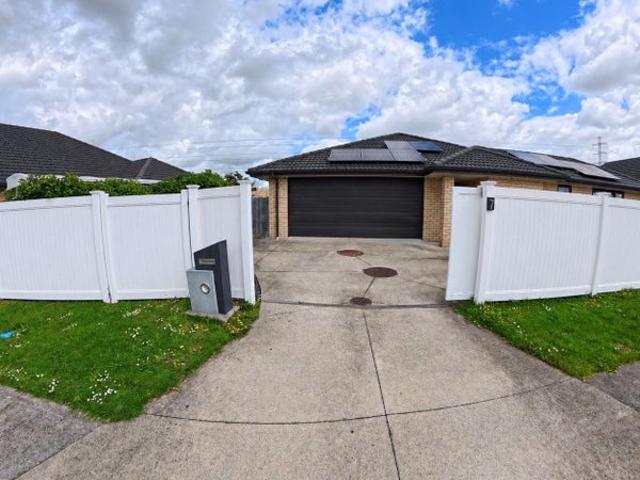 House for rent in Karaka Lakes, Papakura