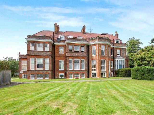 Apartment for rent in Caversham Park, Reading