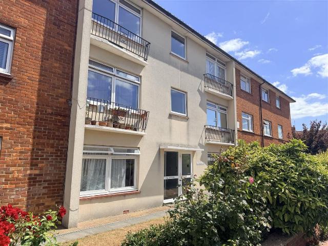 Apartment for rent in Roselands, Eastbourne