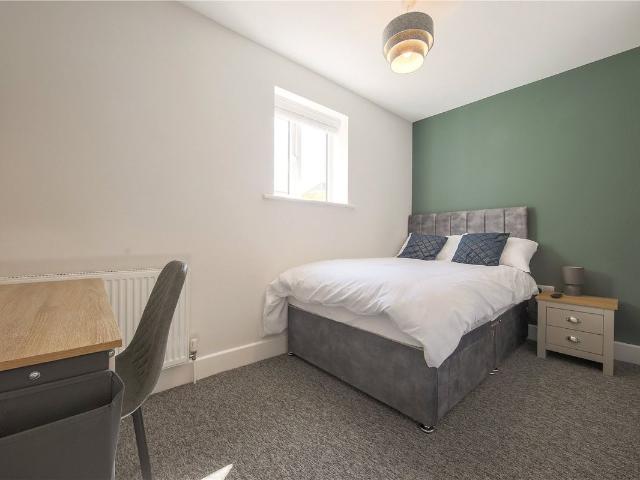Room for rent in Westborough, Surrey
