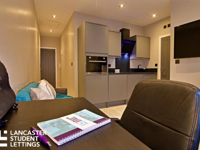 Room for rent in Moorlands, Bare