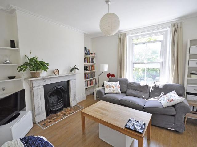 Apartment for rent in Mortlake, Greater London