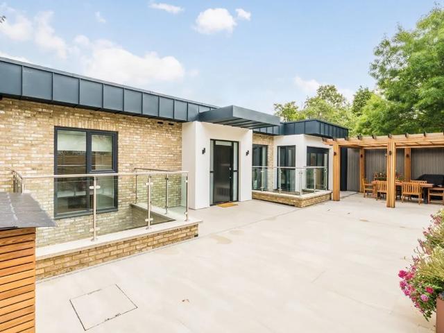 Apartment for rent in London Borough of Ealing, Greater London