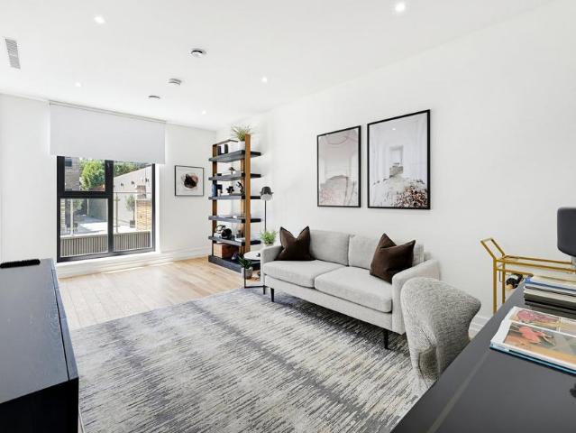 House for rent in London Borough of Ealing, Greater London