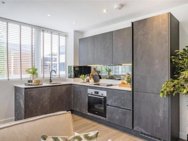 Apartment for rent in West Byfleet, Woking