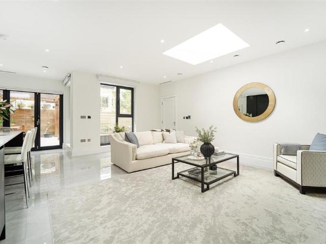 House for rent in London Borough of Ealing, Greater London