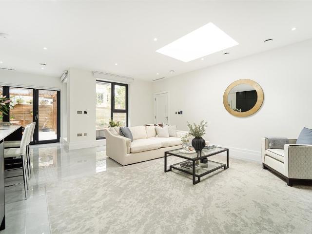 House for rent in London Borough of Ealing, Greater London