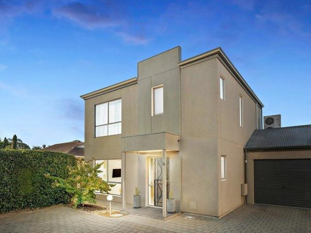 Townhouse for sale in Para Hills West, Adelaide