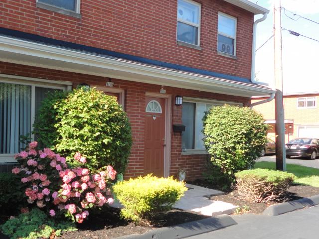 Townhouse for rent in Elyria
