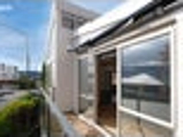 Townhouse for rent in Otakou