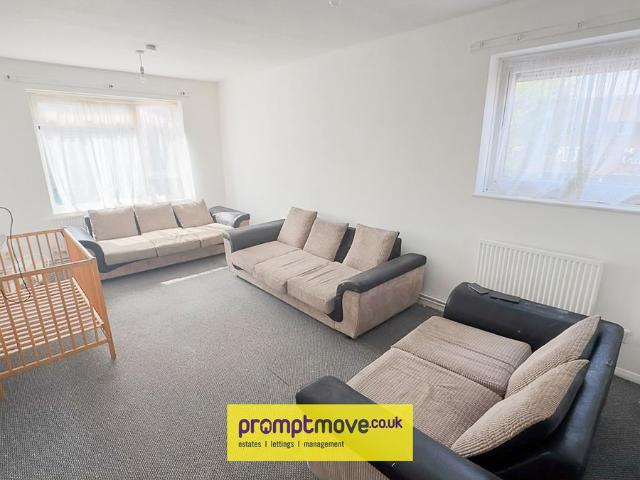 Apartment for rent in Farley Hill, Spring Park