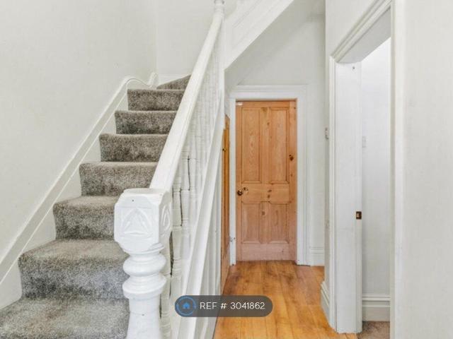 House for rent in Calderstones
