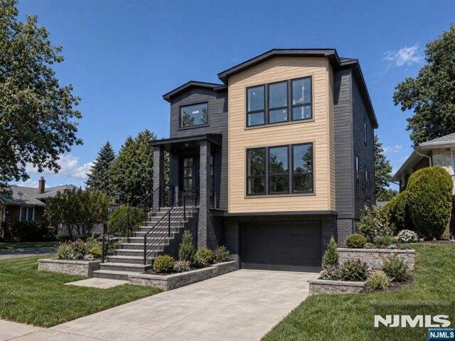 House for sale in Linwood, Fort Lee