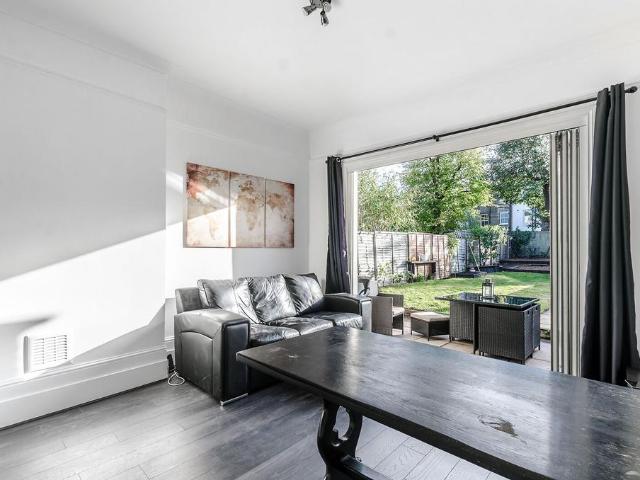 Apartment for rent in Balham, Greater London