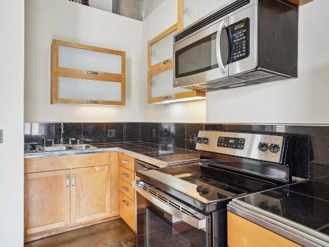 Apartment for rent in Canoga Park, California