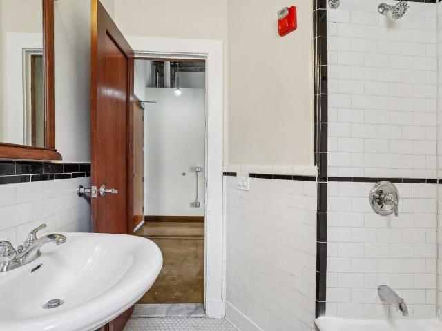 Apartment for rent in Canoga Park, California