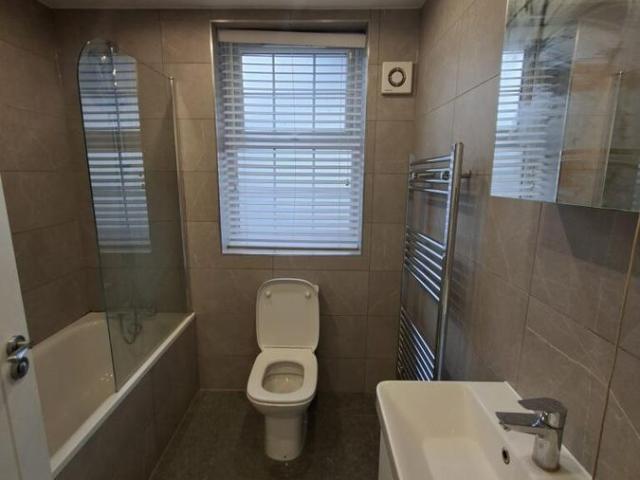 Apartment for rent in Burnt Oak, Greater London