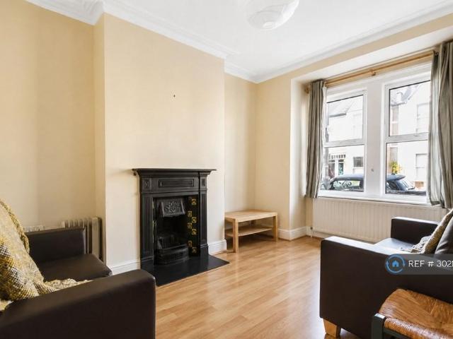 House for rent in Summerstown, Greater London