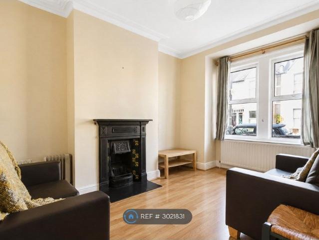 House for rent in Summerstown, Greater London