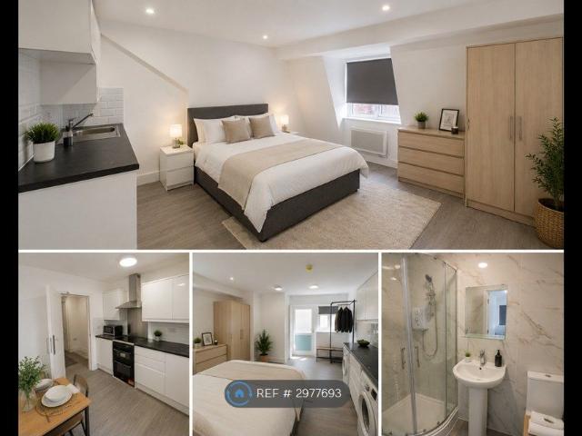 Studio for rent in Summerstown, Greater London