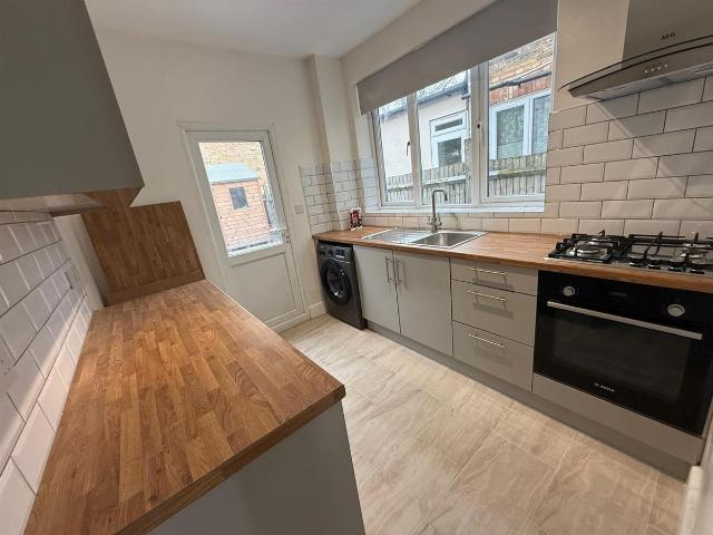 House for rent in Summerstown, Greater London