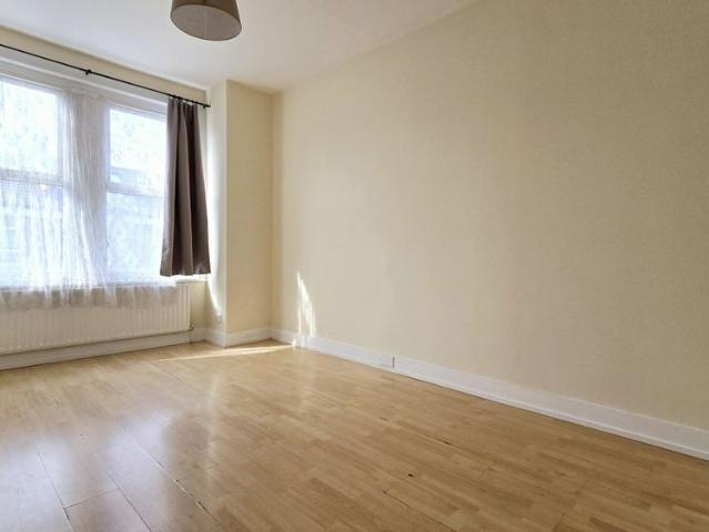 House for rent in Summerstown, Greater London