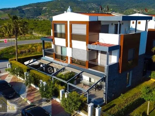 Gümüldür İnönü Mahallesi, Menderes içerisinde satılık Villa