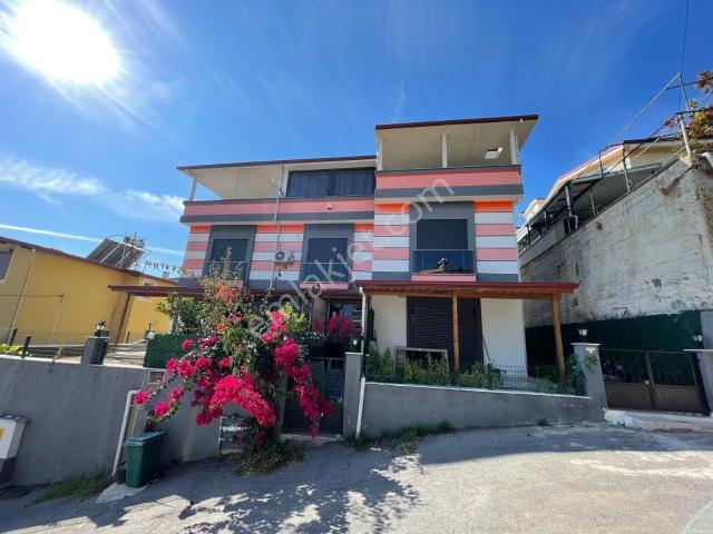 Gümüldür Atatürk Mahallesi, Menderes içerisinde kiralık Villa