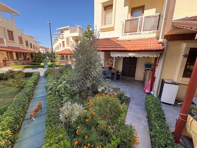 Gümüldür İnönü Mahallesi, Menderes içerisinde satılık Villa