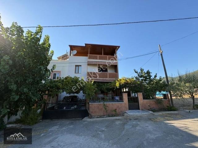 Orta Mahallesi, Menderes içerisinde satılık Villa