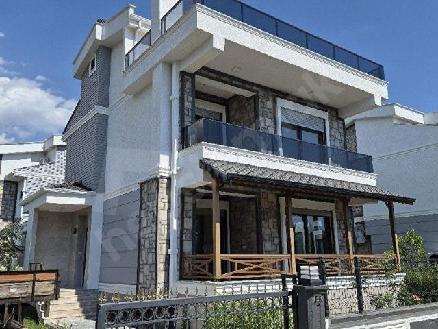 Edremit, Balikesir içerisinde satılık Villa