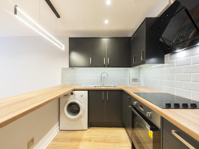 House for rent in London Borough of Merton, Merton Park