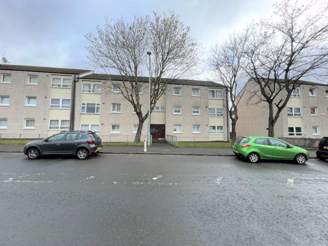 Apartment for rent in Maryhill Park, Summerston