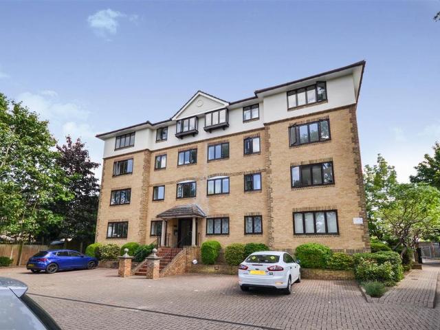 Apartment for rent in London Borough of Merton, Merton Park
