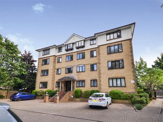 Apartment for rent in London Borough of Merton, Merton Park